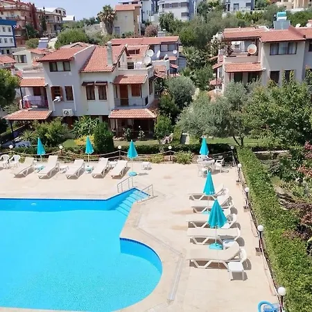Olimpik Yuzme Havuzlu Luks Triplex * Κουσάντασι